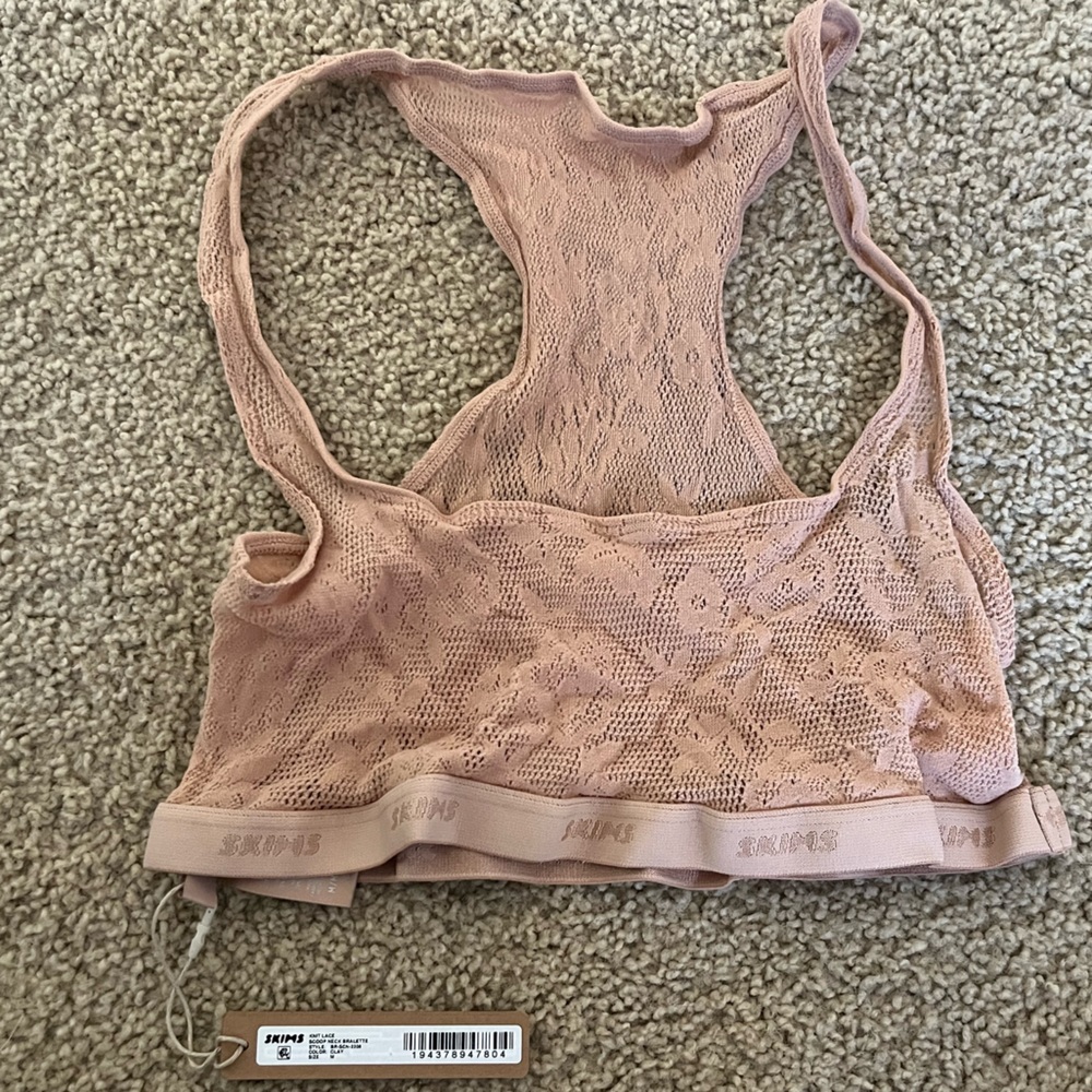 NWT.  Never worn.  SKIMS KNIT LACE SCOOP NECK BRALETTE, color Clay.